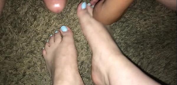  I cum all over pretty feet and blue toes.